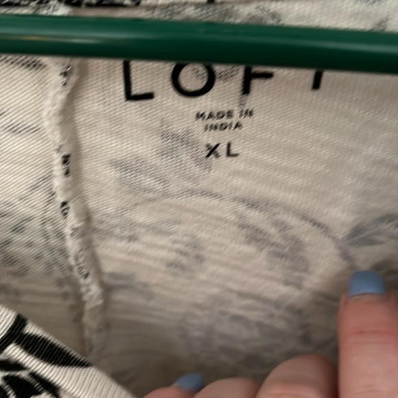 Loft short sleeve top. - Picture 3 of 3